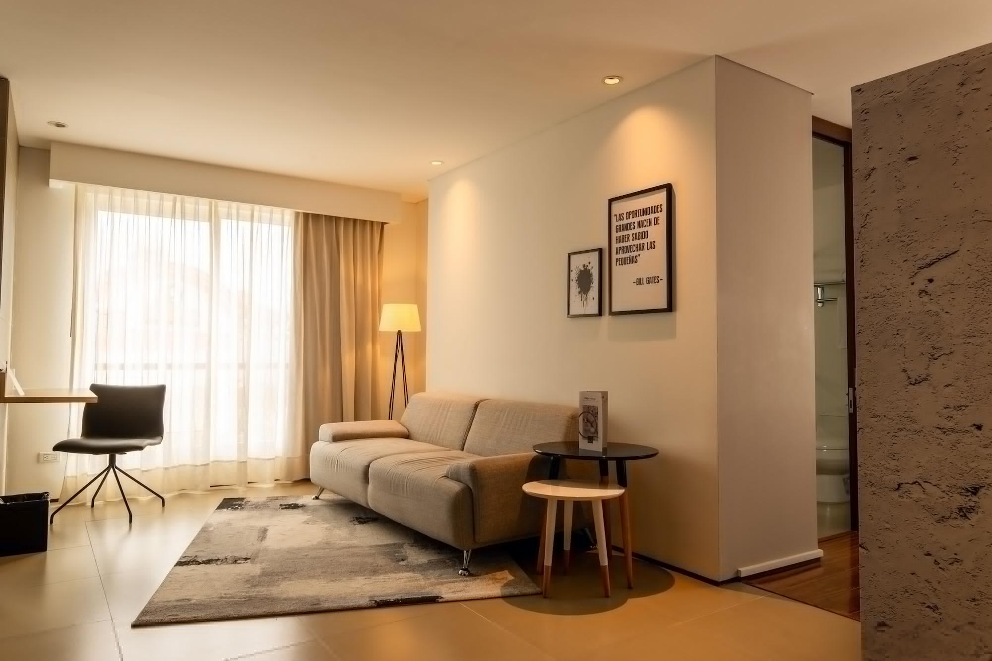 Quo Quality Hotel Manizales Εξωτερικό φωτογραφία A living room with a sofa