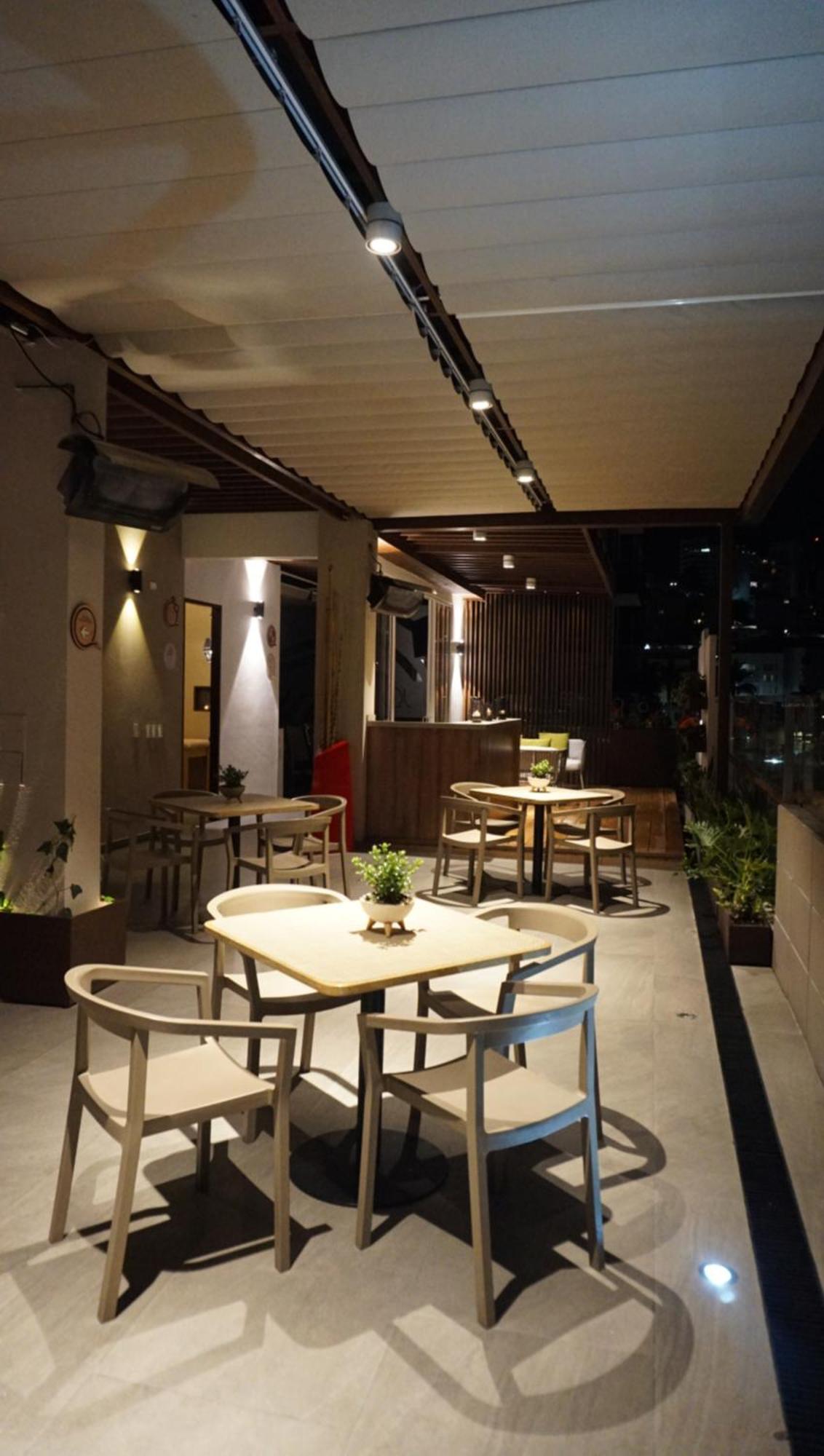 Quo Quality Hotel Manizales Εξωτερικό φωτογραφία The interior of a Starbucks in Taiwan