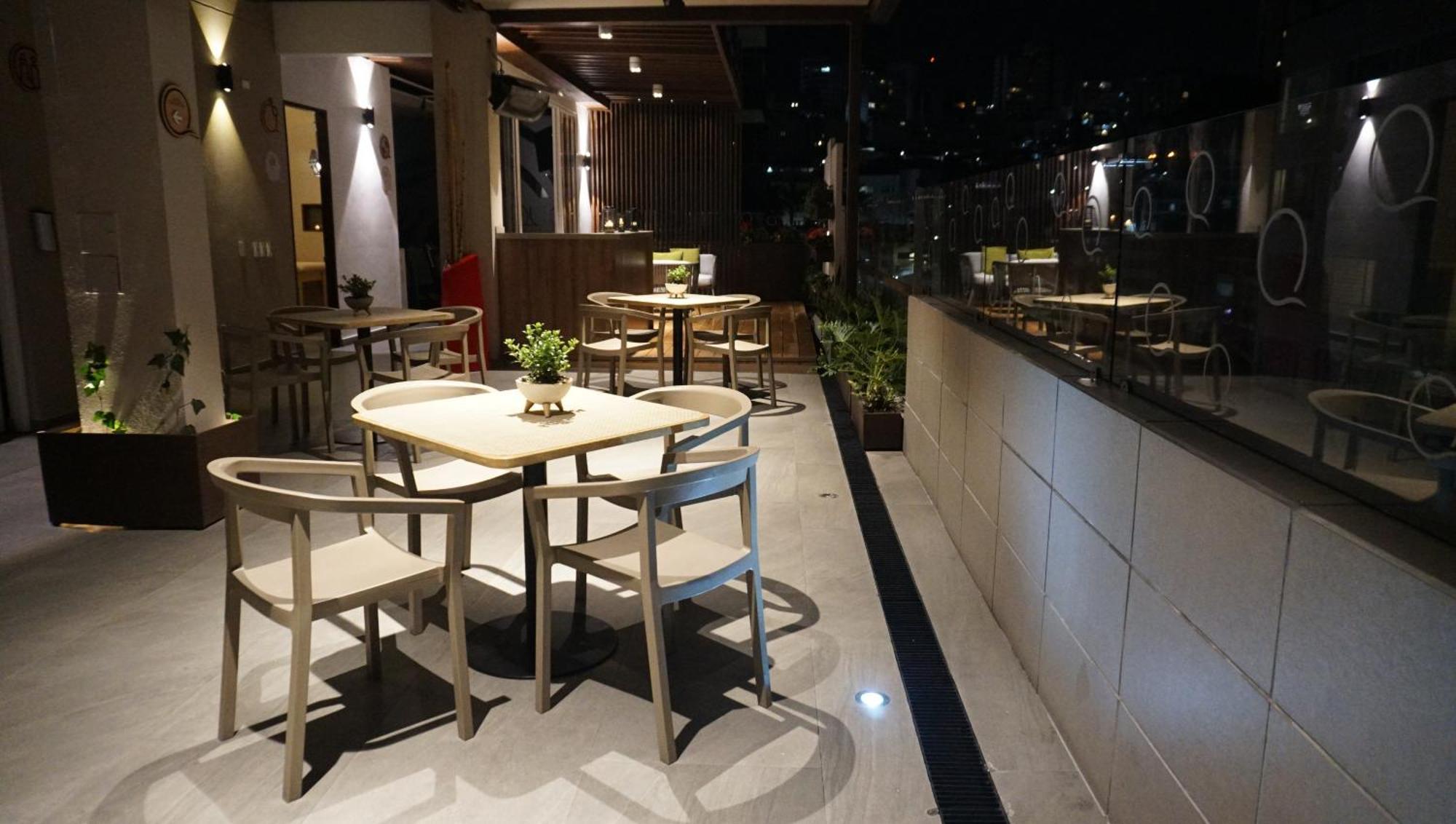 Quo Quality Hotel Manizales Εξωτερικό φωτογραφία The interior of the restaurant