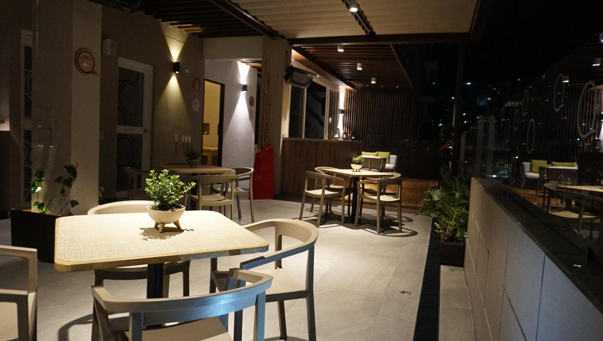 Quo Quality Hotel Manizales Εξωτερικό φωτογραφία The interior of the restaurant