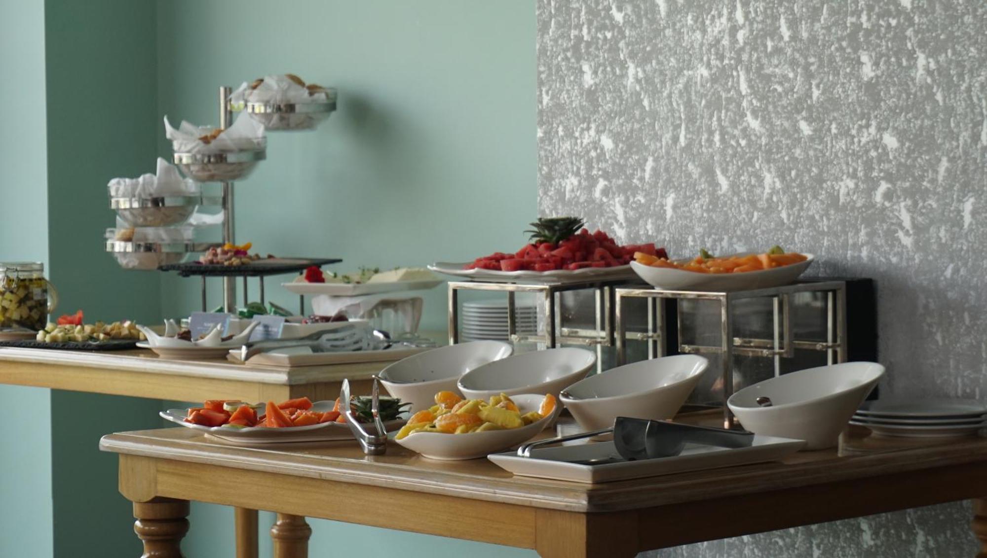 Quo Quality Hotel Manizales Εξωτερικό φωτογραφία A buffet