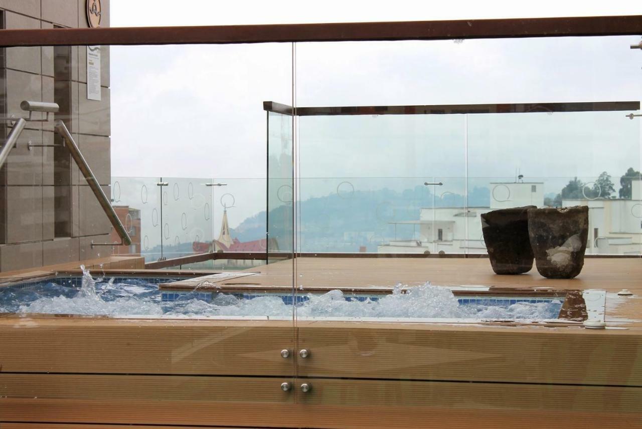 Quo Quality Hotel Manizales Εξωτερικό φωτογραφία A glass balustrade